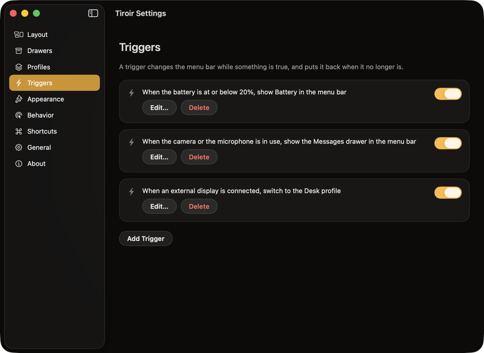Tiroir's Settings at Triggers: show Battery when it is at or below 20 percent, show the Messages drawer while the camera or the microphone is in use, and switch to the Desk profile when an external display is connected.
